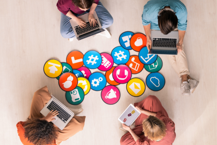 Illustration des réseaux sociaux MyCore pour favoriser l’engagement et l’interaction dans les parcours de formation