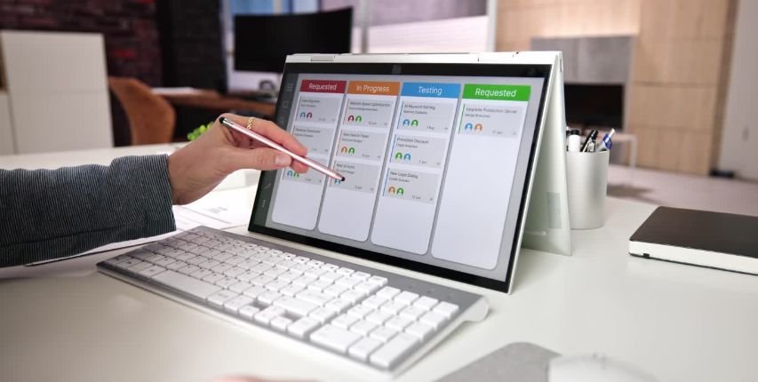 Interface de tableau de bord affichant les indicateurs de progression et d’engagement des apprenants en formation